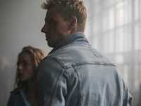 ����� ����