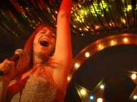 ����� ����