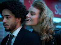 ����� ����