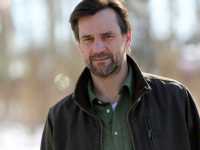 ����� ����