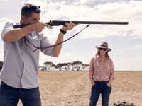 ����� ����