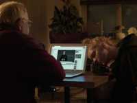 �������